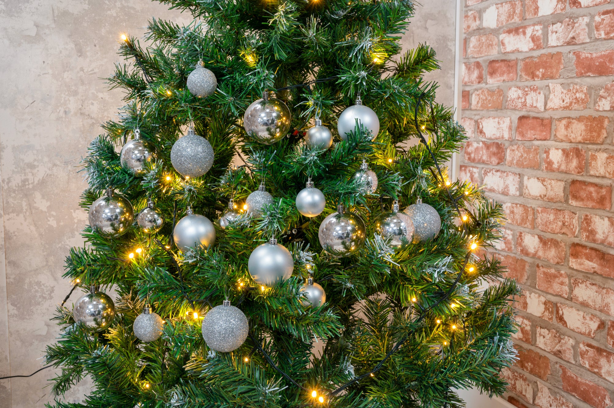 CHRISTMAS GIFTS KERSTBALLEN SET 70 STUKS ZILVER MET OPBERGBOX - Tuincentrum Lopik