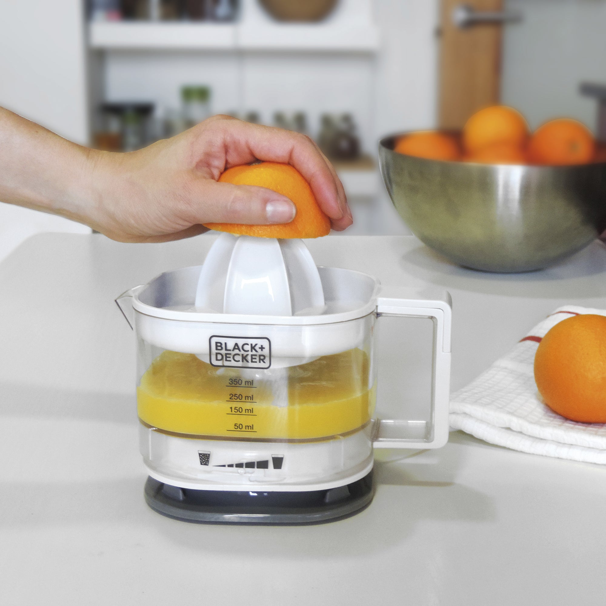BLACK+DECKER CITRUSPERS 25W 350ML WIT/GRIJS - Tuincentrum Lopik