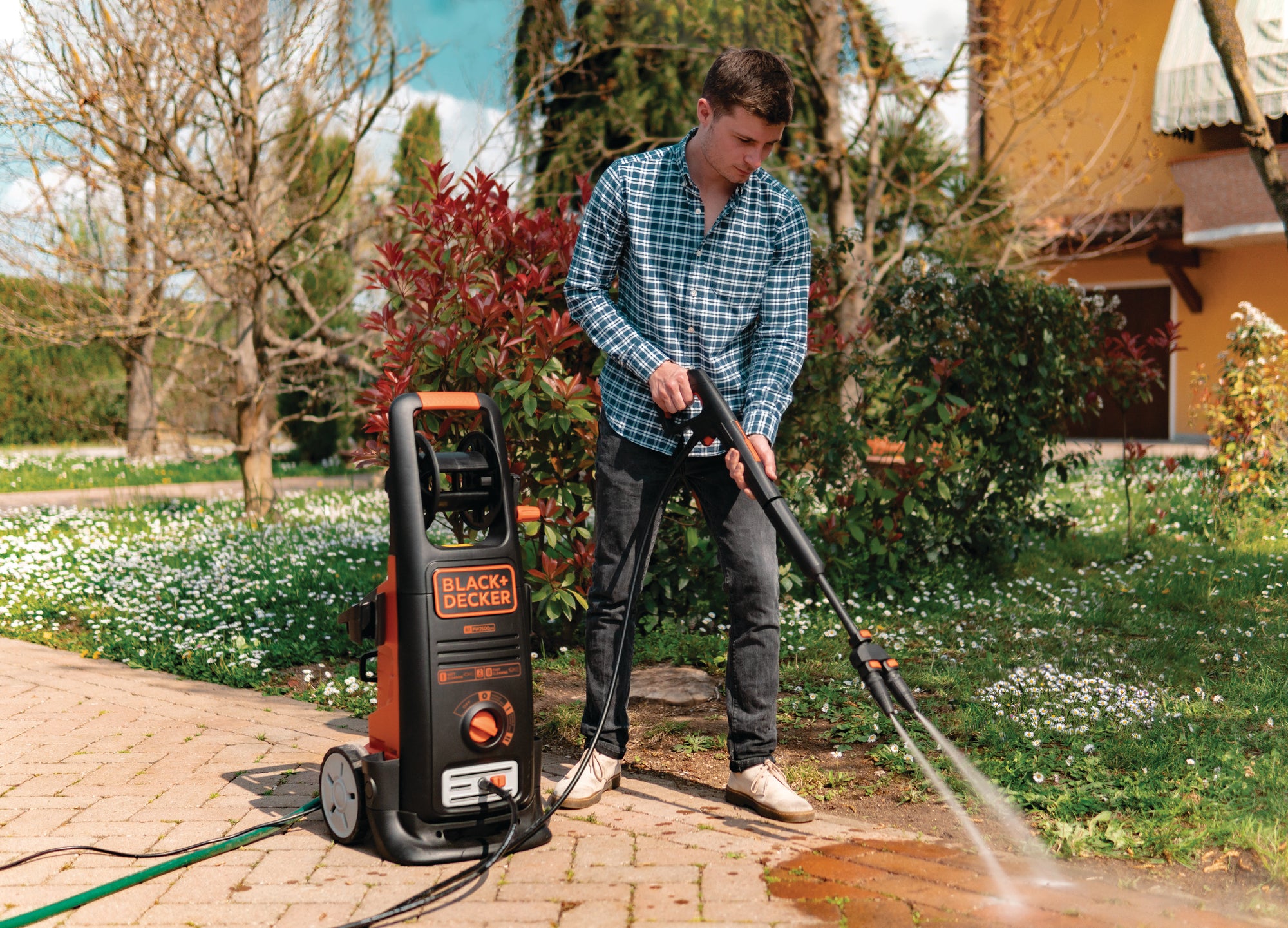 BLACK+DECKER HOGEDRUKREINIGER 220-240V - Tuincentrum Lopik