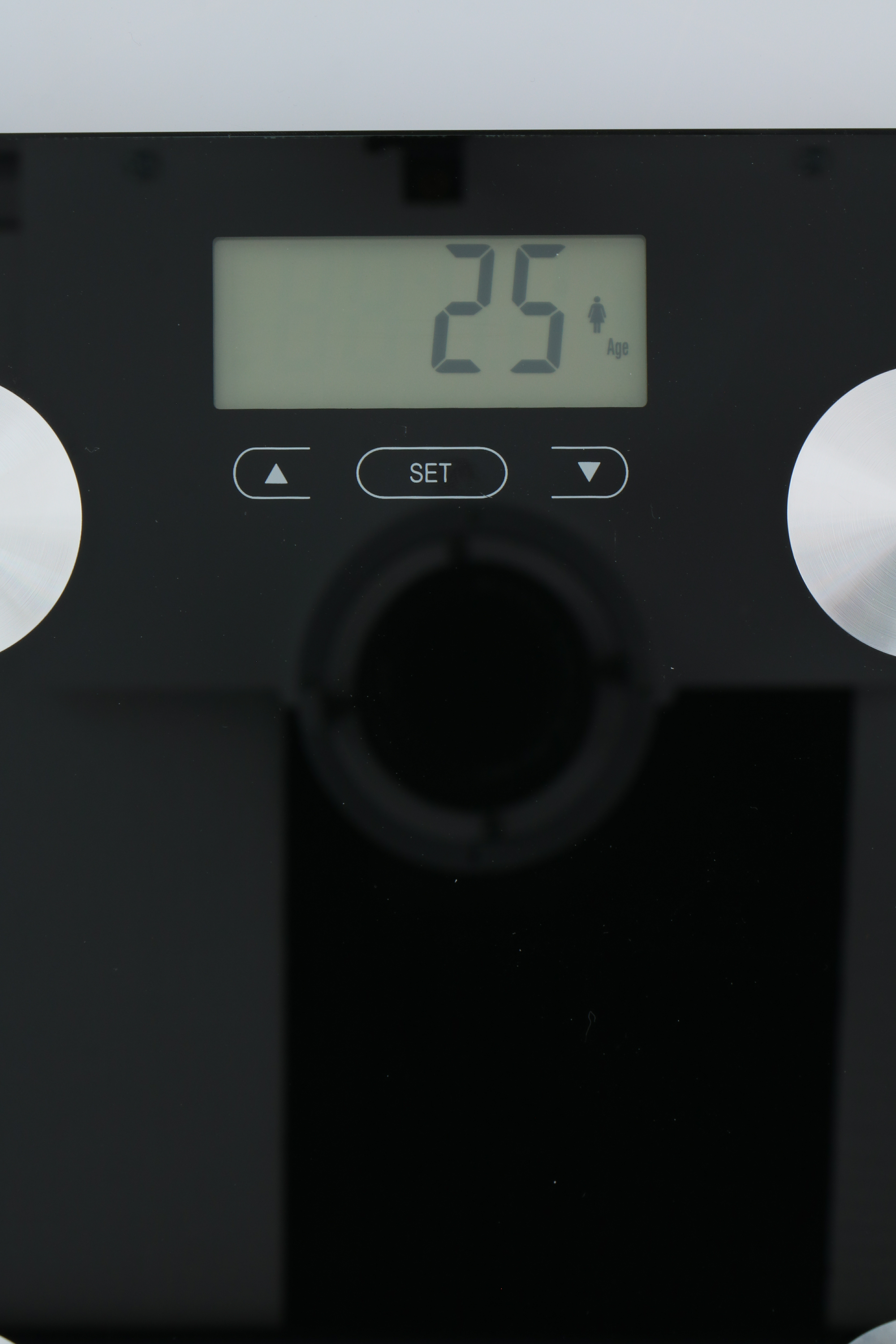 GRUNDIG LICHAAMSANALYSEWEEGSCHAAL 180KG - Tuincentrum Lopik