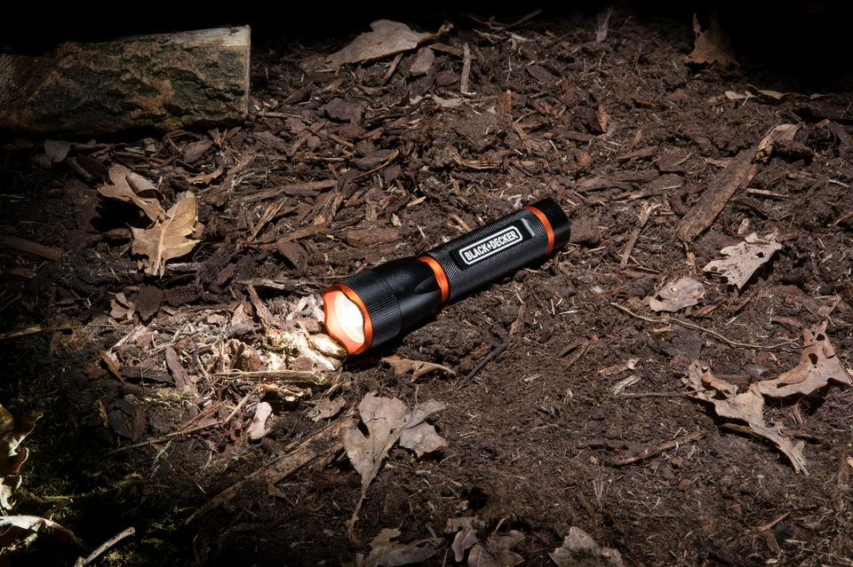 BLACK+DECKER LED ZAKLAMP 10W 500LM 100M BEREIK - Tuincentrum Lopik