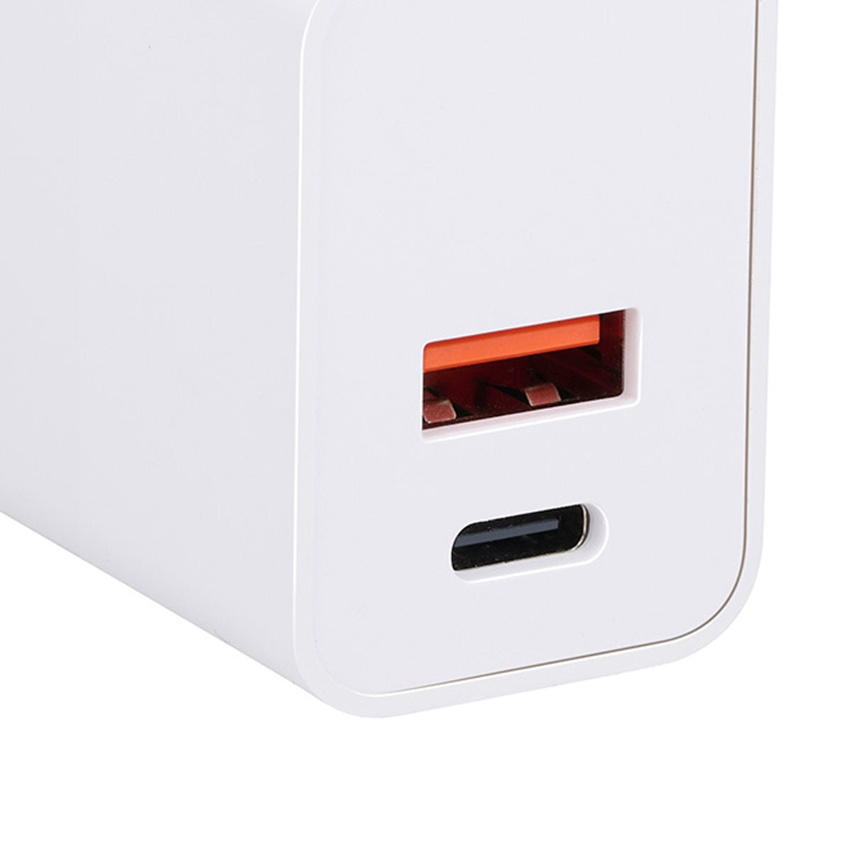 GRUNDIG WANDLADER 230V 20W USB-A+C - Tuincentrum Lopik