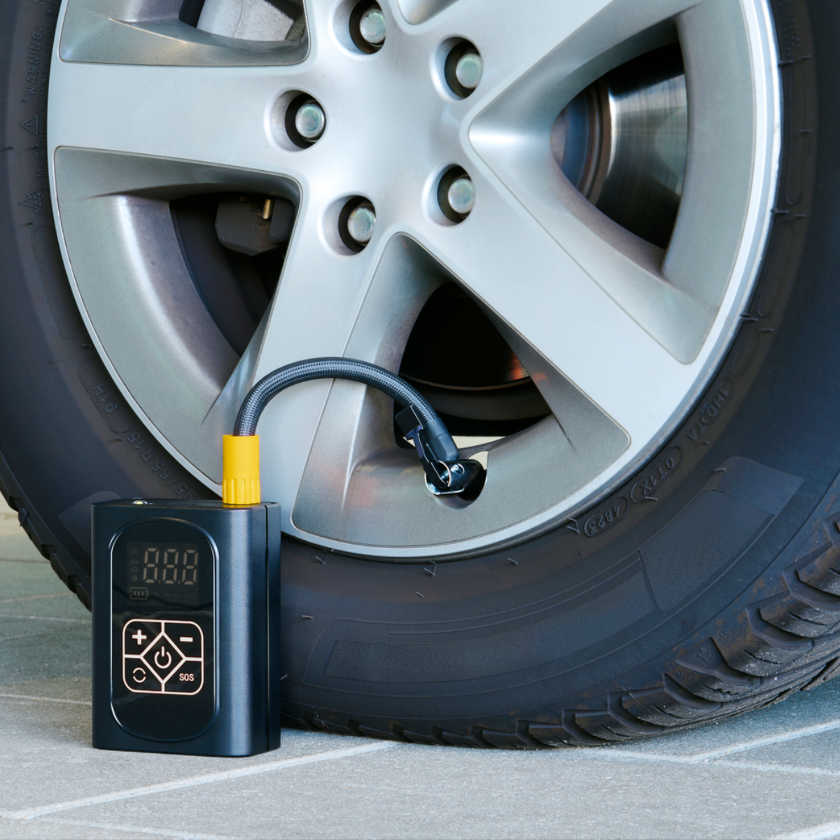 DUNLOP DIGITALE LUCHTCOMPRESSOR MET POWERBANK EN LED - Tuincentrum Lopik