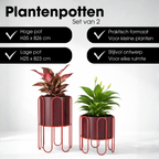 MICA DECORATIONS DIONE BLOEMPOT OP STANDAARD DONKERROOD IJZER SET VAN 2 - Tuincentrum Lopik