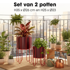 MICA DECORATIONS DIONE BLOEMPOT OP STANDAARD DONKERROOD IJZER SET VAN 2 - Tuincentrum Lopik