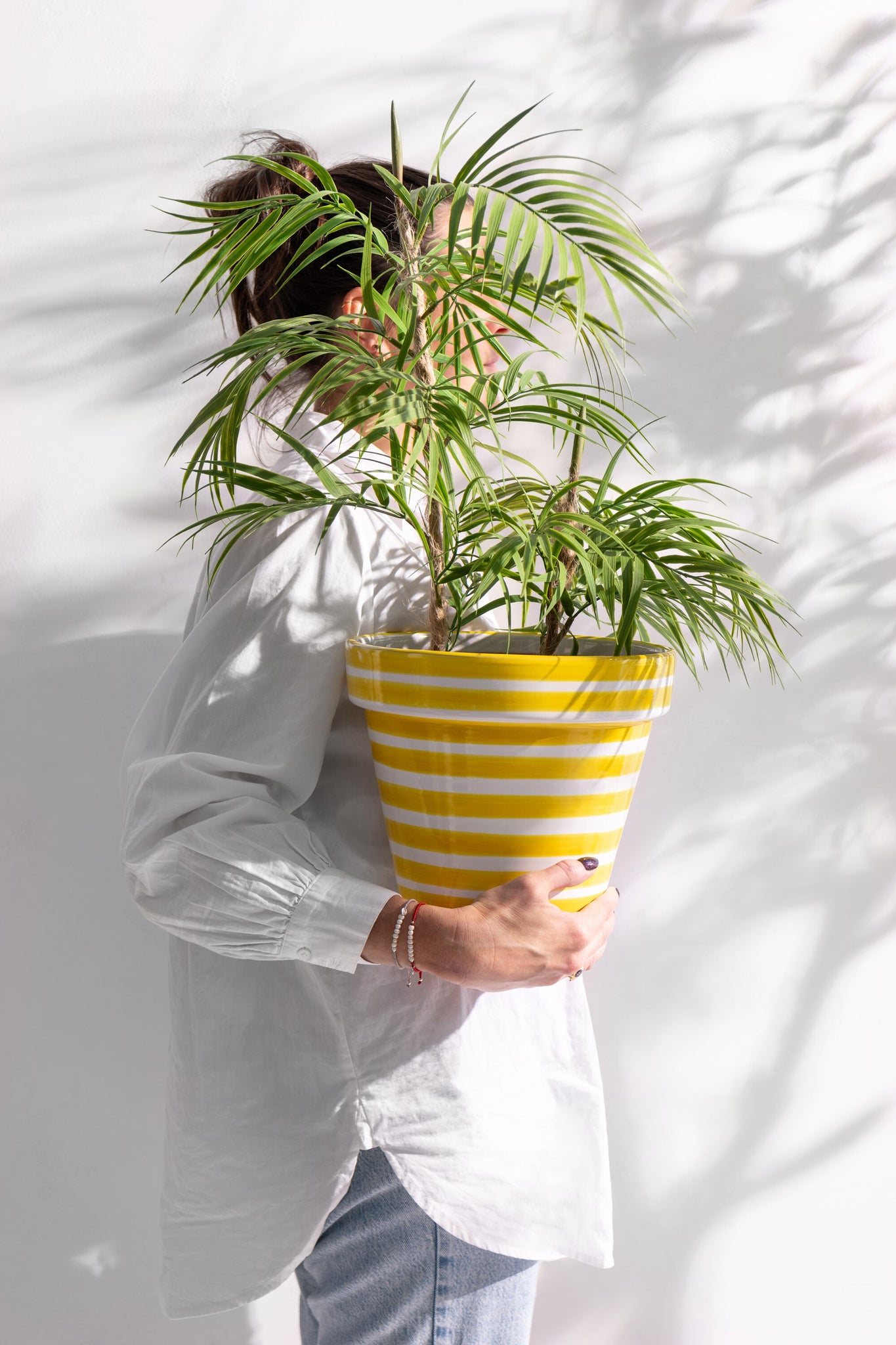 J-LINE KUNSTPLANT CHAMAEDOREA IN POT PLASTIC GROEN/ZWART LARGE 31X60X114CM - Tuincentrum Lopik