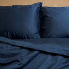 Coco & Cici - Tencel Sateen Dekbedovertrek 260 x 220 cm - 2 Persoons Beddengoed - Donker Blauw - Lyocell - Hypoallergeen & Extra Zacht - 2 Kussenslopen (60x70) - Tuincentrum Lopik