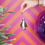 HOUSEVITAMIN KERSTHANGER PINGUÏN GLAS ZWART/WIT 10 CM