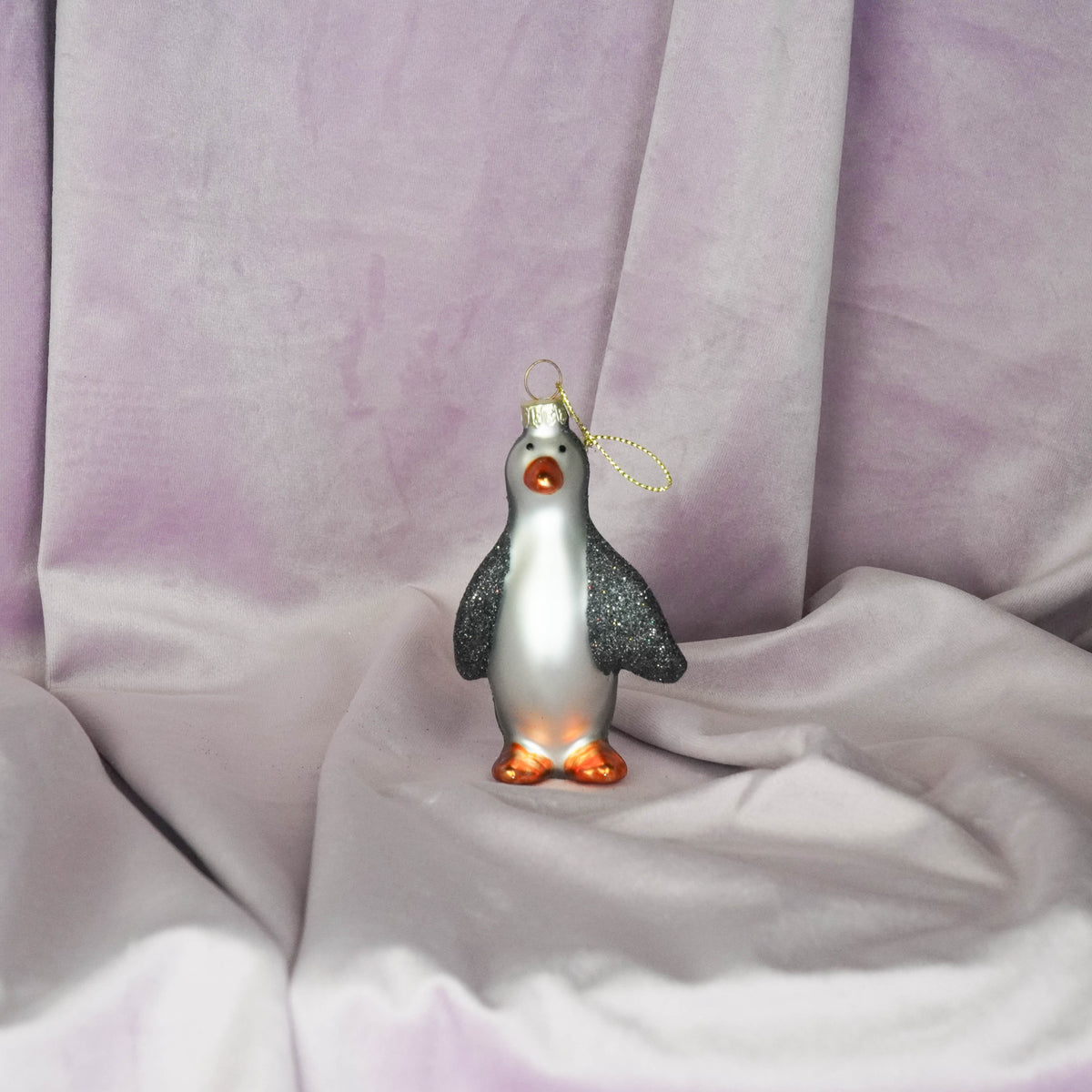 HOUSEVITAMIN KERSTHANGER PINGUÏN GLAS ZWART/WIT 10 CM