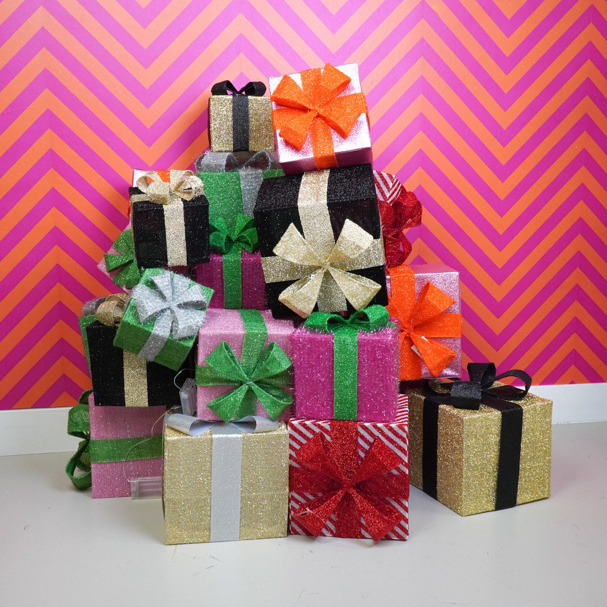 HOUSEVITAMIN SET VAN 3 LED KERSTCADEAUS POLYSTYREEN ROZE/GROEN 15/20/25 CM