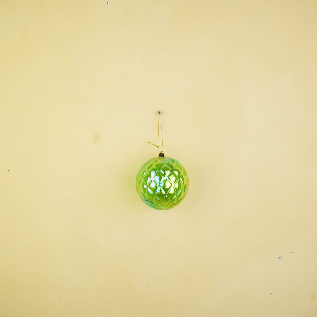 HOUSEVITAMIN KERSTBAL DIAMANTRELIËF KUNSTSTOF GROEN 10 CM