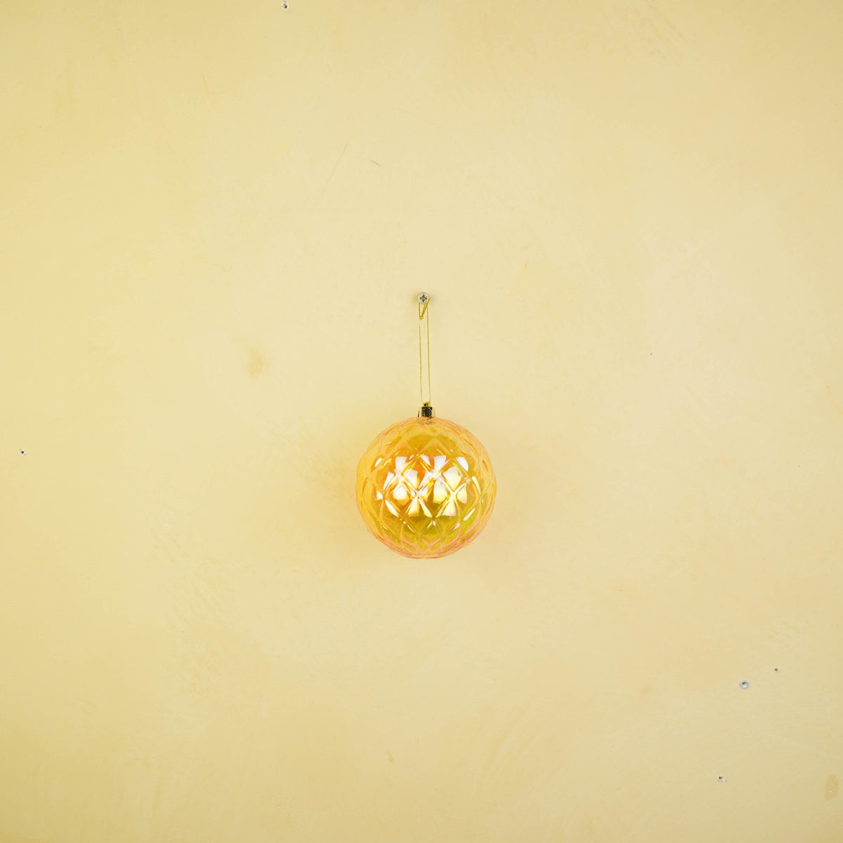 HOUSEVITAMIN KERSTBAL KUNSTSTOF GEEL 10 CM