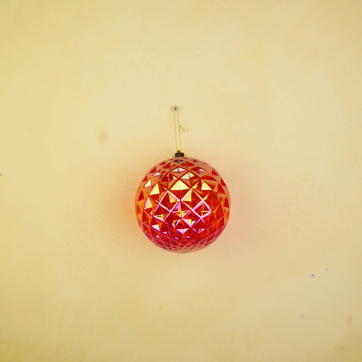 HOUSEVITAMIN KERSTBAL KUNSTSTOF ROOD 15 CM