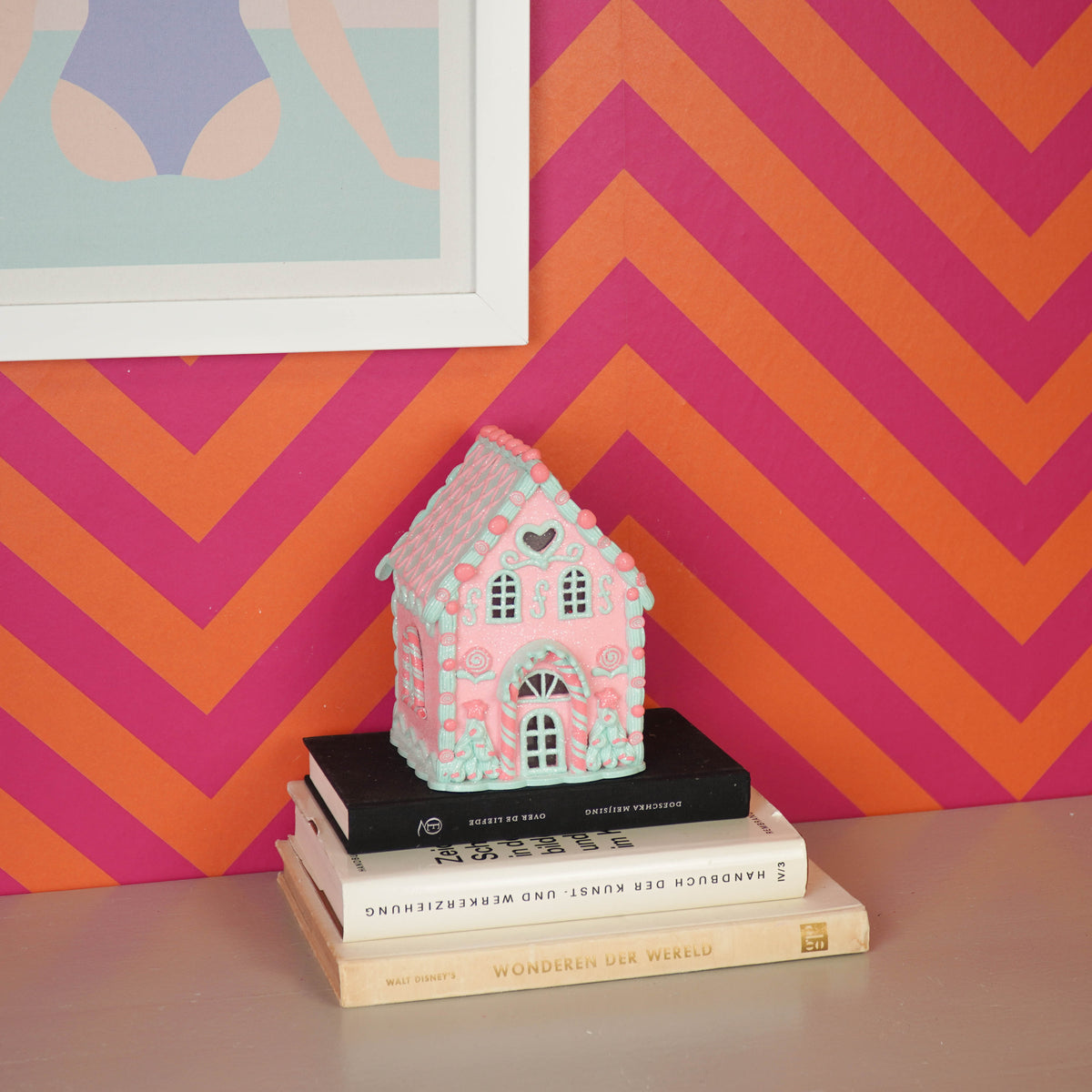 HOUSEVITAMIN LED SNOEPHUISJE POLYRESIN ROZE 13 × 13 × 18,5 CM