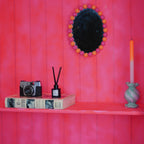 HOUSEVITAMIN OVALE WANDSPIEGEL BUBBLES MDF/GLAS NEONROZE/ORANJE 29 CM