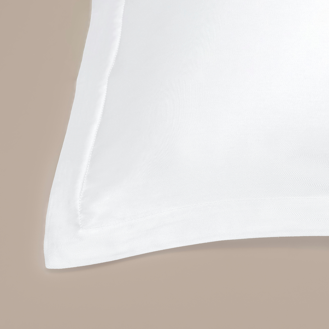 COCO & CICI TENCEL SATEEN KUSSENSLOOP WIT 50X75