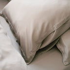 COCO & CICI TENCEL SATEEN KUSSENSLOOP TAUPE 70 X 60 CM ZONDER VOLANT