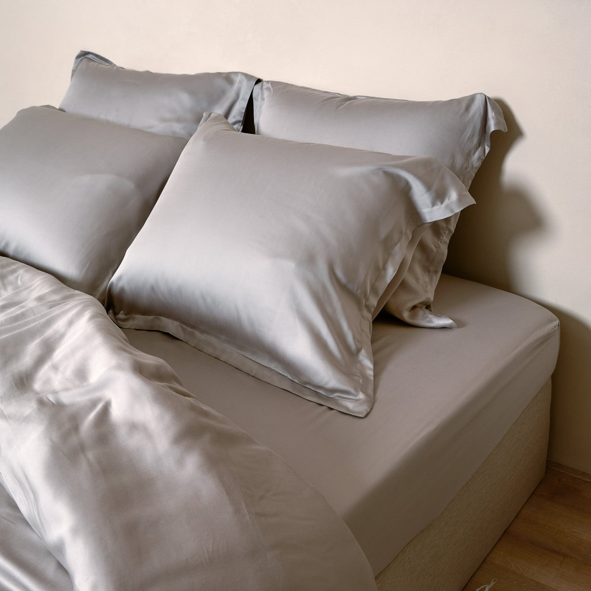 COCO & CICI - TENCEL SATEEN HOESLAKEN 180X220 CM - 2 PERSOONS - TAUPE
