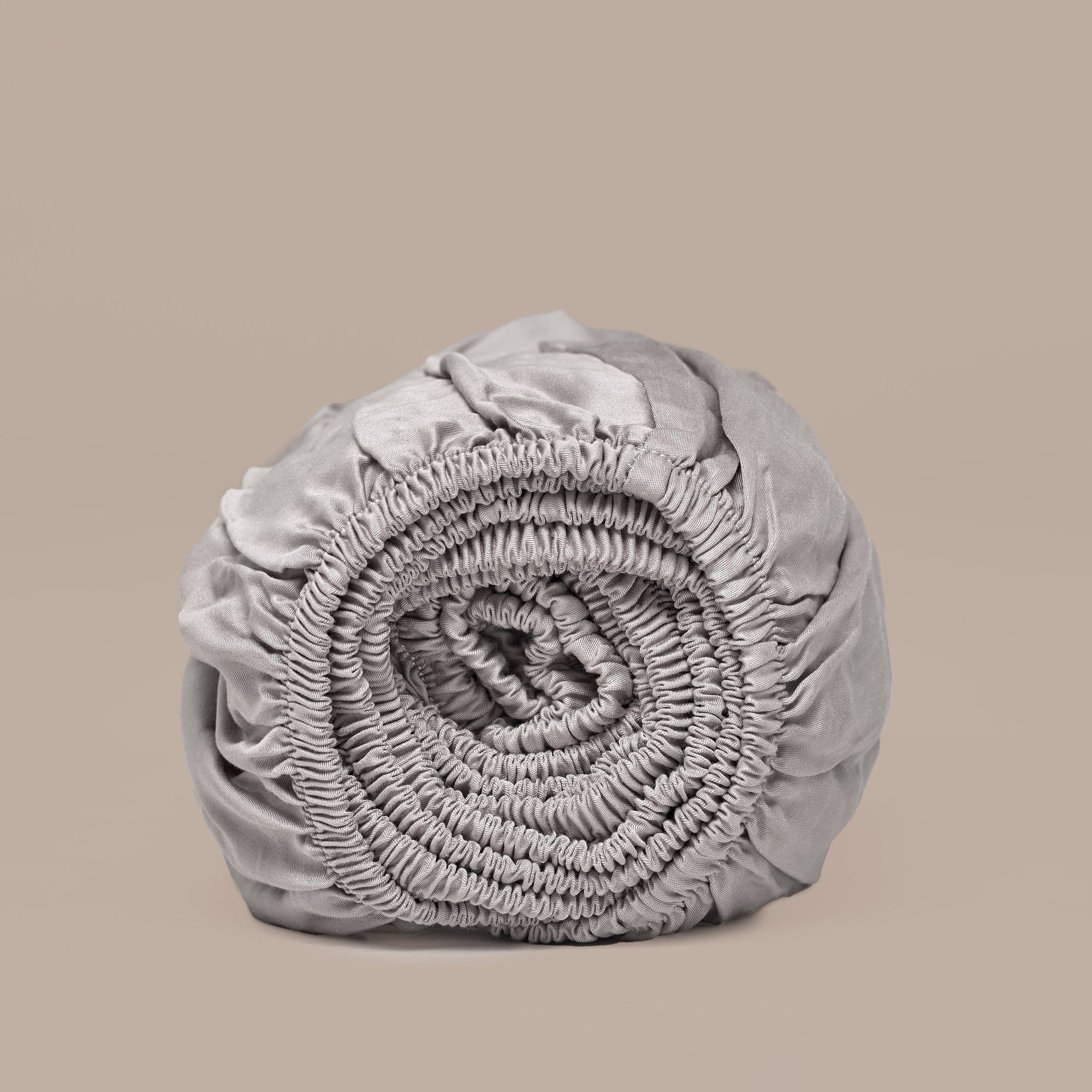 COCO & CICI TENCEL SATEEN HOESLAKEN TAUPE 200X200X35CM