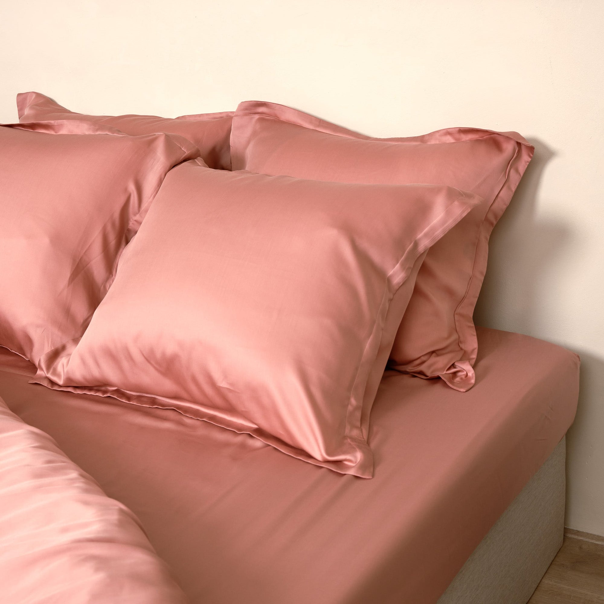 Coco & Cici - Tencel Sateen Hoeslaken 200 x 210 cm - 2 Persoons Beddengoed - Lyocell - Elastiek Rondom - Terra Roze - Extra Zacht - Tuincentrum Lopik