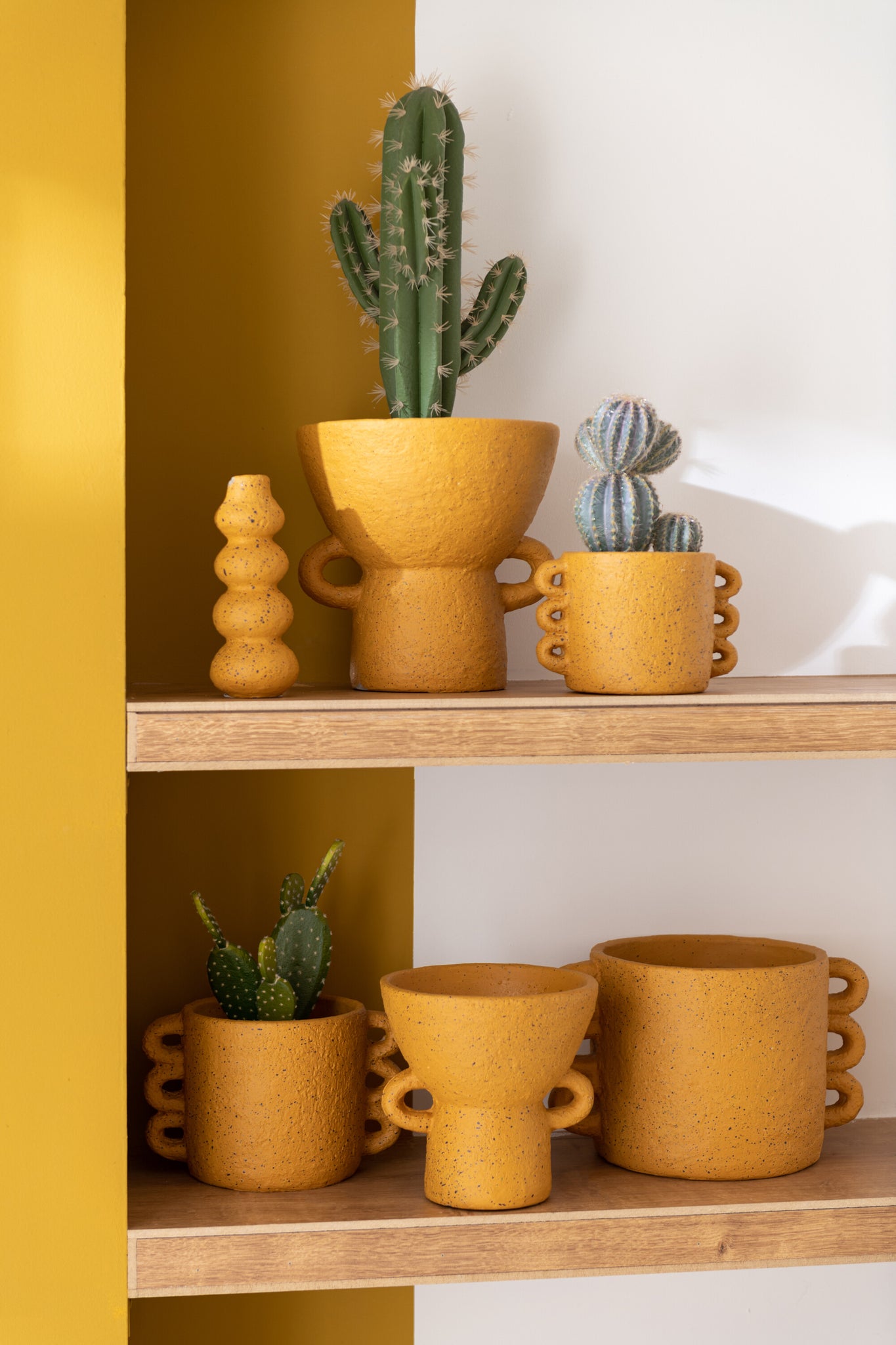 J-LINE VASE ZENIA KERAMIEK OKER LARGE - Tuincentrum Lopik
