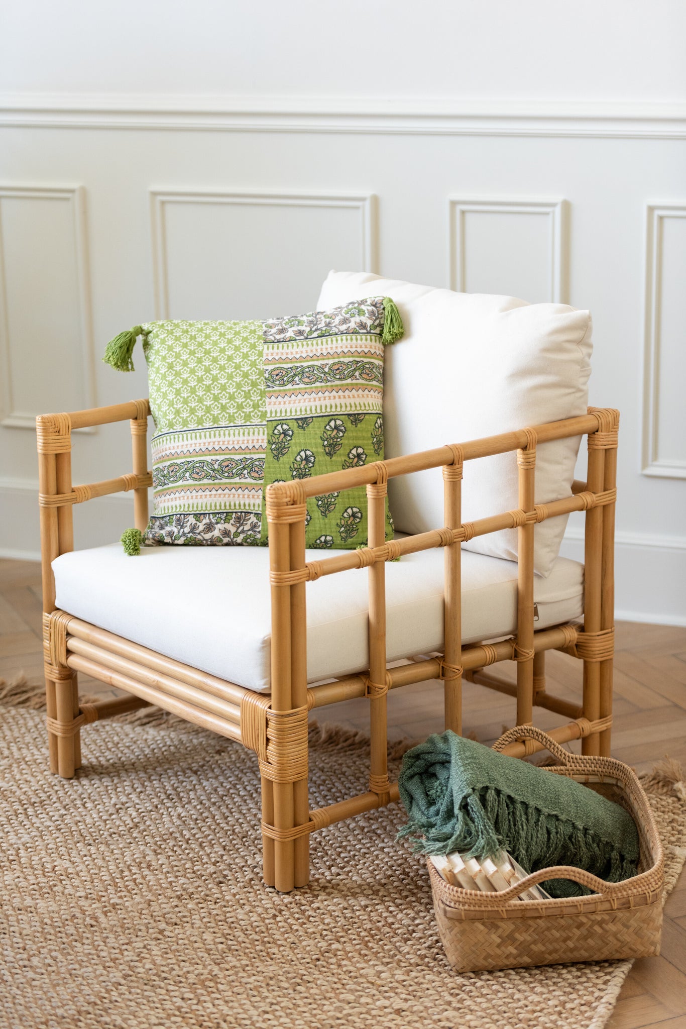 J-LINE ARM CHAIR ELISE + KUSSEN – RATTAN/TEXTIEL – NATURAL/WHITE – 73 CM - Tuincentrum Lopik