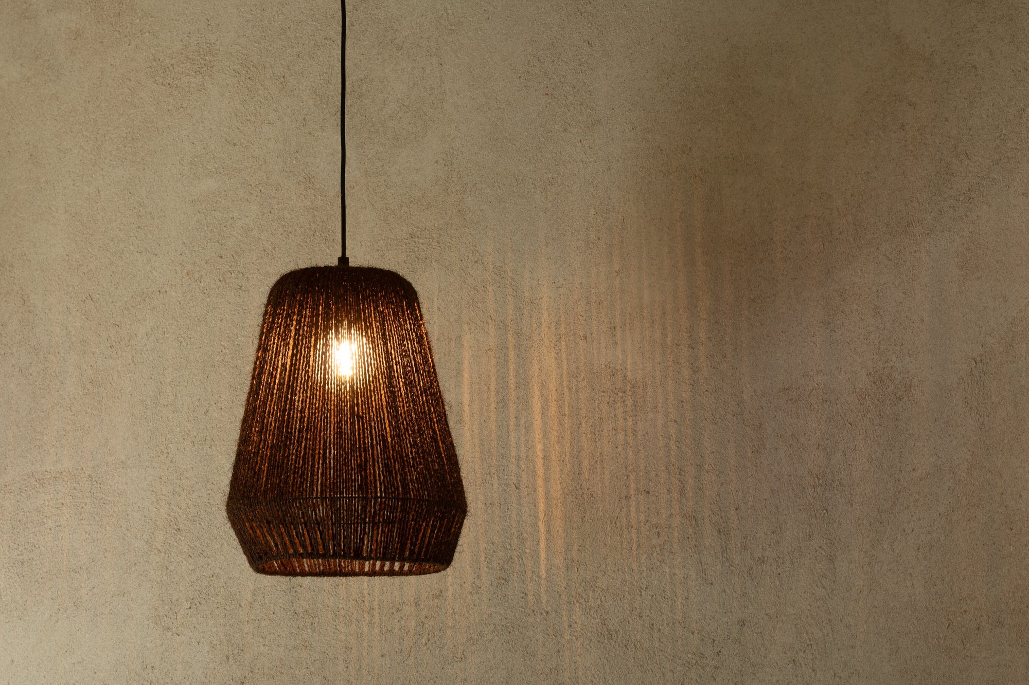 J-LINE HANGLAMP WEAVE METAAL/PALM ZWART SMALL - Tuincentrum Lopik