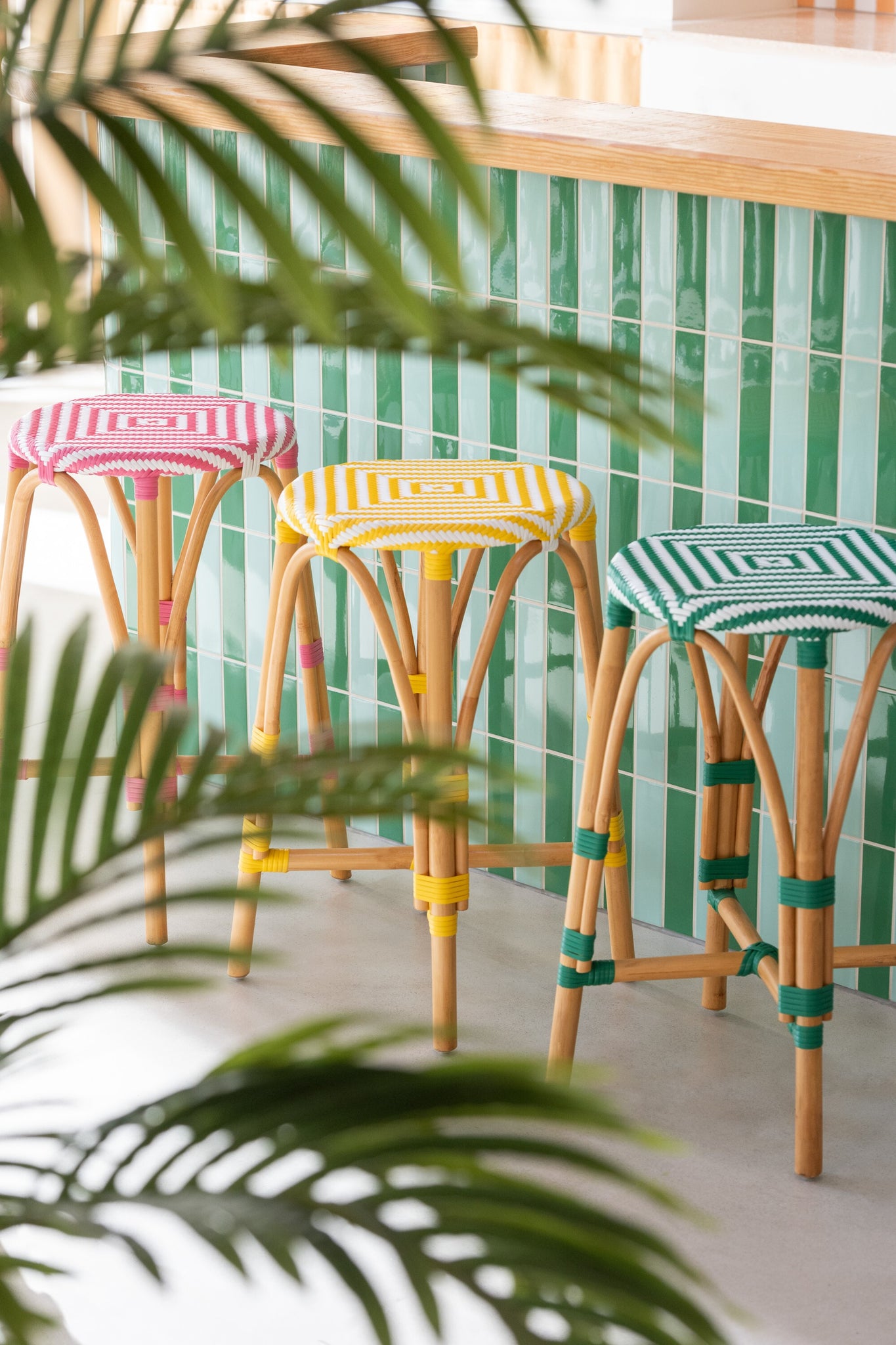 J-LINE STOOL RATTAN YELLOW/WHITE SMALL