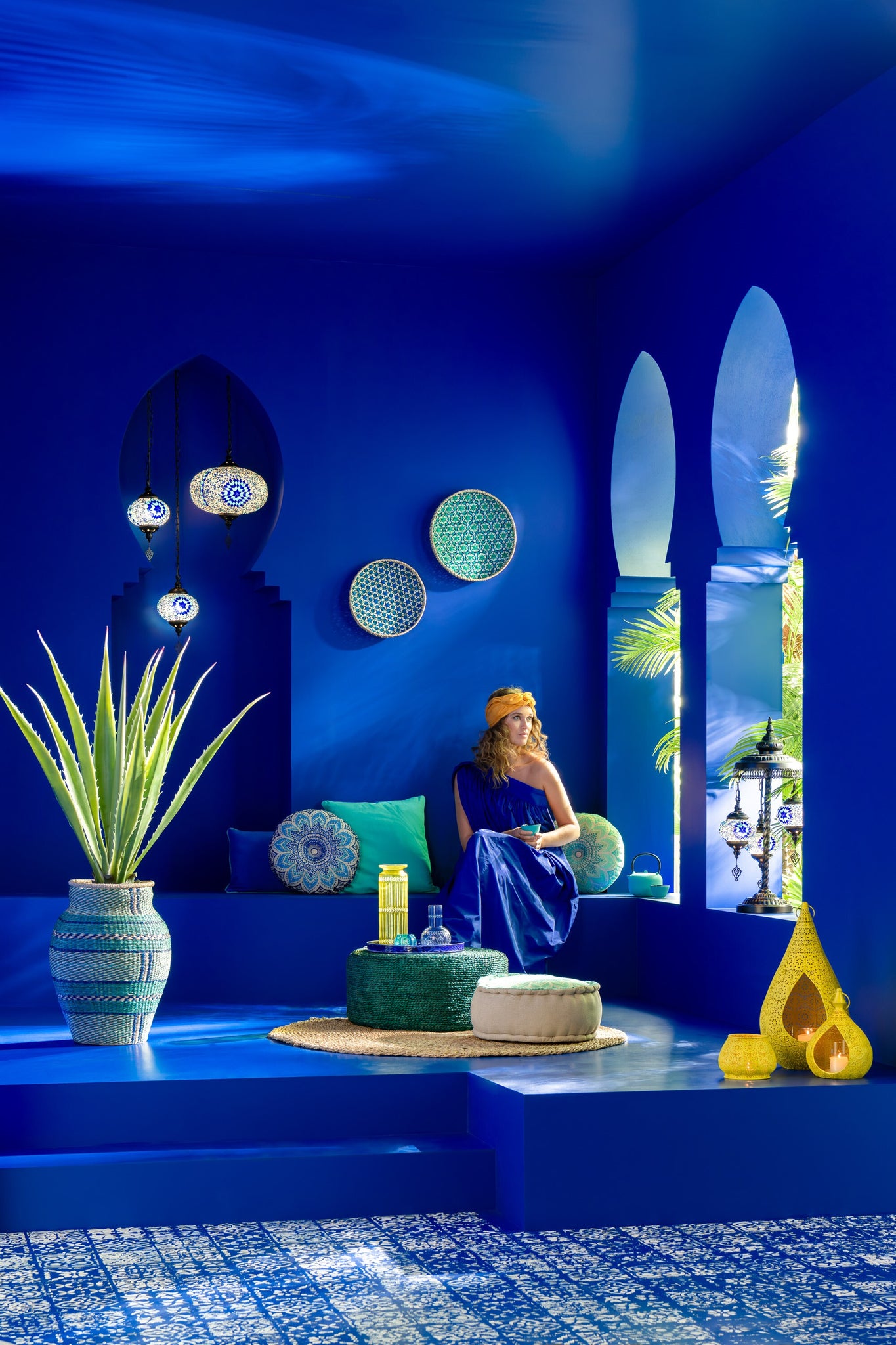 Set van 2 ronde katoenen poefs met bloemmotief in turquoise/blauw - Tuincentrum Lopik