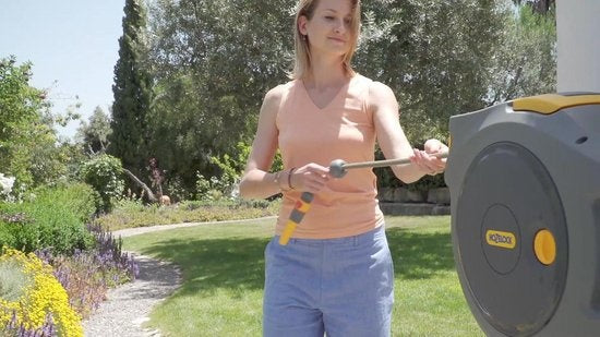  AUTO REEL WANDSLANGBOX + 30 M SLANG, KOPPELINGEN EN TUINSPUIT (25 M + 5 M GRATIS)