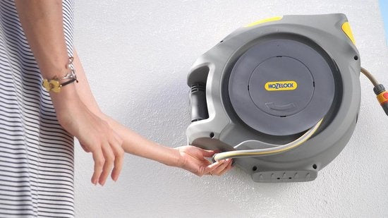  AUTO REEL WANDSLANGBOX + 30 M SLANG, KOPPELINGEN EN TUINSPUIT (25 M + 5 M GRATIS)