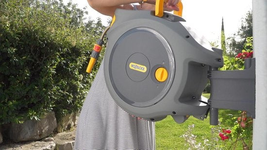  AUTO REEL WANDSLANGBOX + 30 M SLANG, KOPPELINGEN EN TUINSPUIT