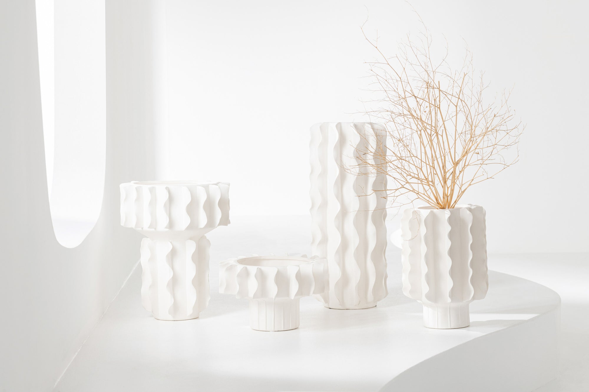 J-LINE VASE HELIX ROUND CERAMIC WHITE SMALL