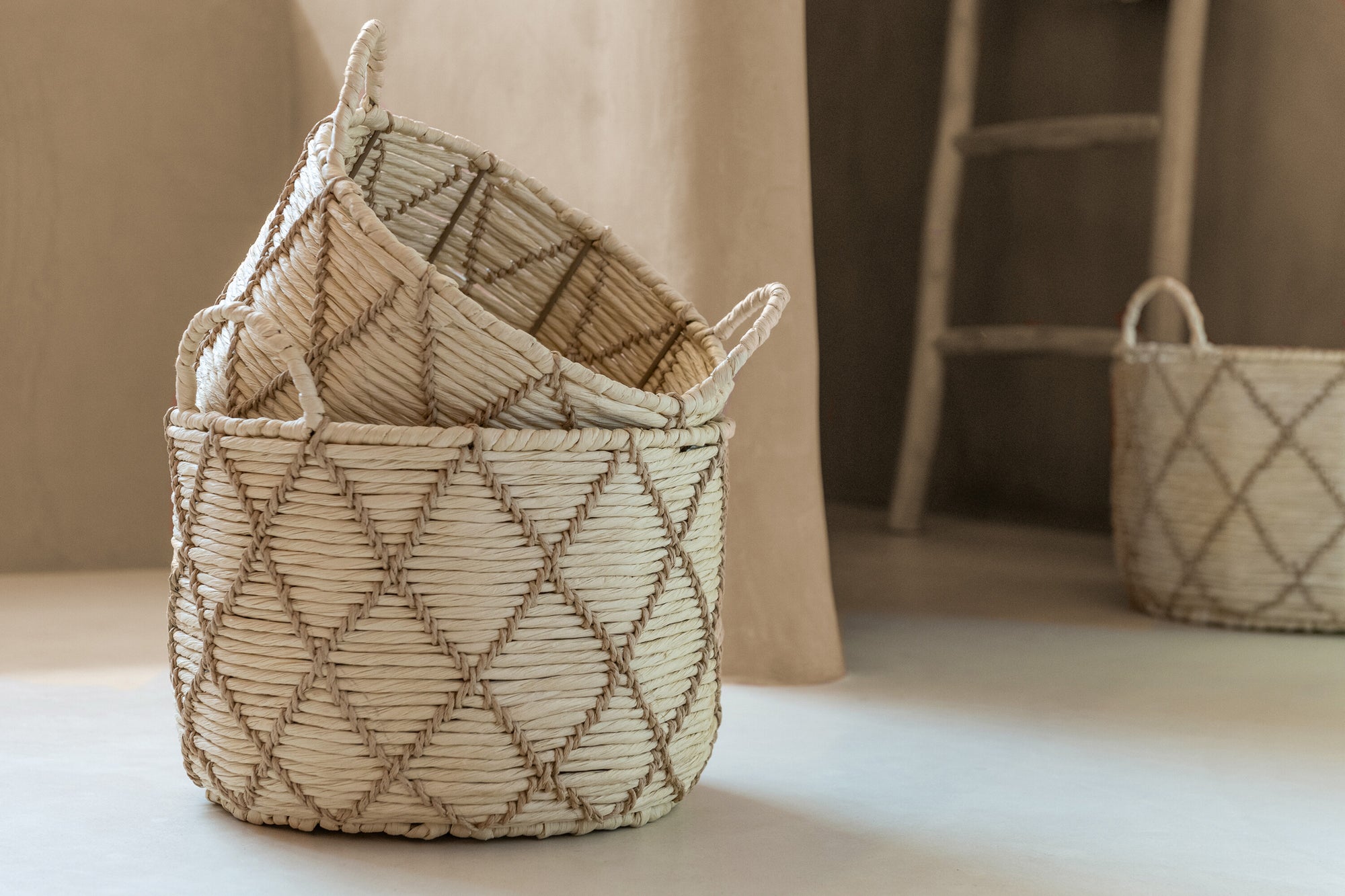 J-LINE SET OF 3 BASKET WITH HANDLE ROUND CHECKERED PAPER NATURAL/BEIGE - Tuincentrum Lopik