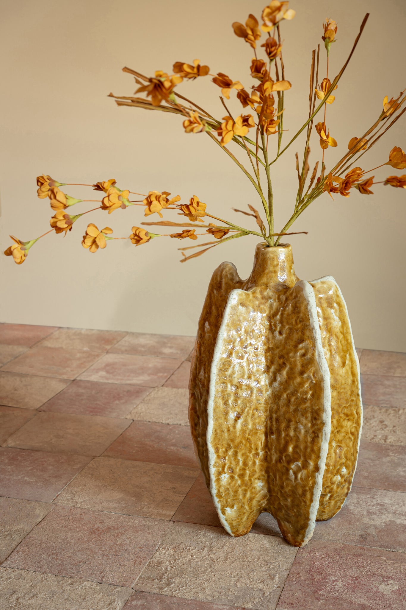 J-LINE VASE UBI CERAMIC OCHER YELLOW - Tuincentrum Lopik