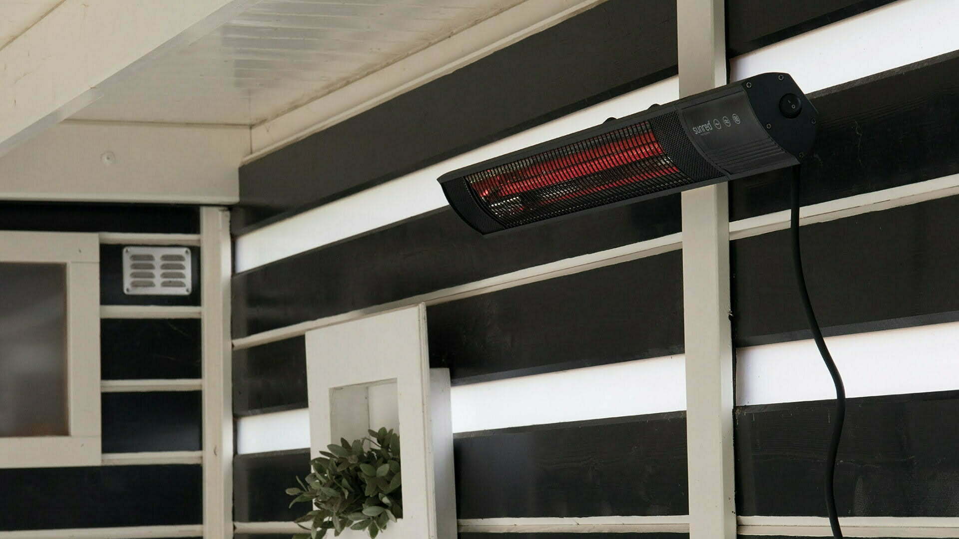 SUNRED DARK WANDMODEL ZWART 1500 WATT