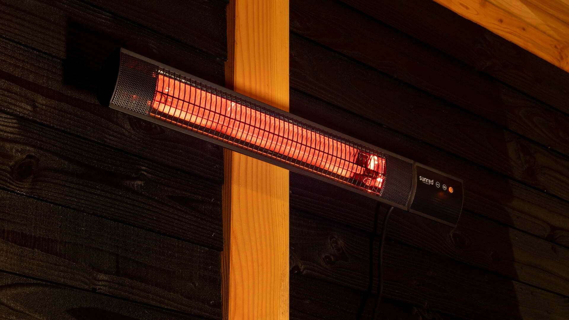 SUNRED DARK WANDMODEL ZWART 1500 WATT