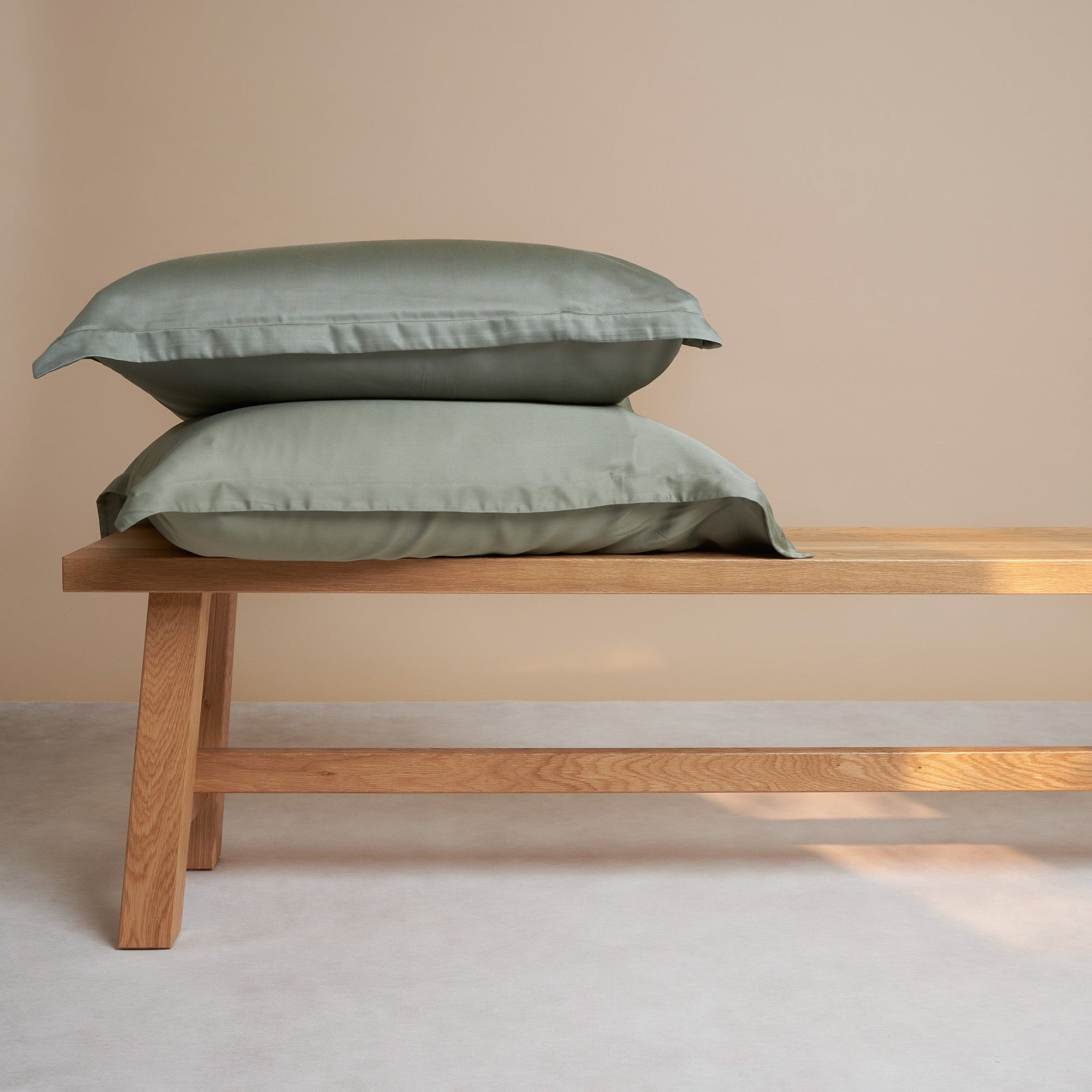 Coco & Cici - Bamboe Kussensloop 80 x 80 cm - Kussenhoes - Olijfgroen - 100% Eco Bamboe - Volant 2 cm - 1 stuk - Tuincentrum Lopik