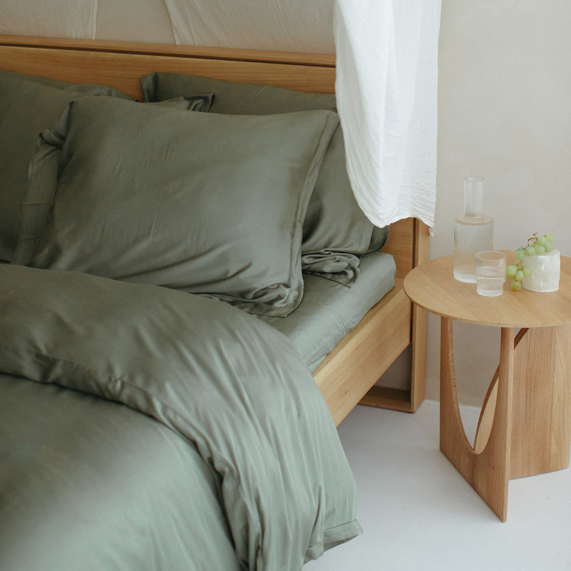 Coco & Cici - Bamboe Kussensloop 80 x 80 cm - Kussenhoes - Olijfgroen - 100% Eco Bamboe - Volant 2 cm - 1 stuk - Tuincentrum Lopik