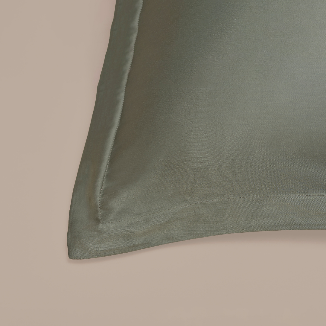 Coco & Cici - Bamboe Kussensloop 80 x 80 cm - Kussenhoes - Olijfgroen - 100% Eco Bamboe - Volant 2 cm - 1 stuk - Tuincentrum Lopik