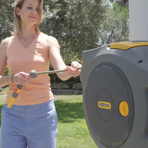 AUTO REEL WANDSLANGBOX + 20 M SLANG, KOPPELINGEN EN TUINSPUIT