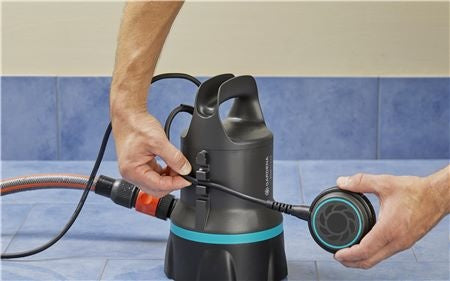SCHOONWATER DOMPELPOMP 9000 MET VLOTTER