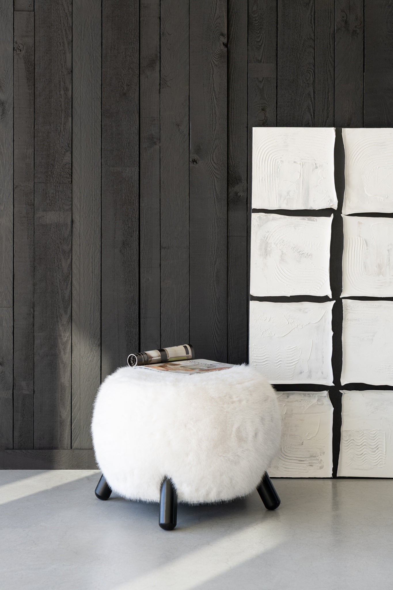 Bontkruk met witte houten poten