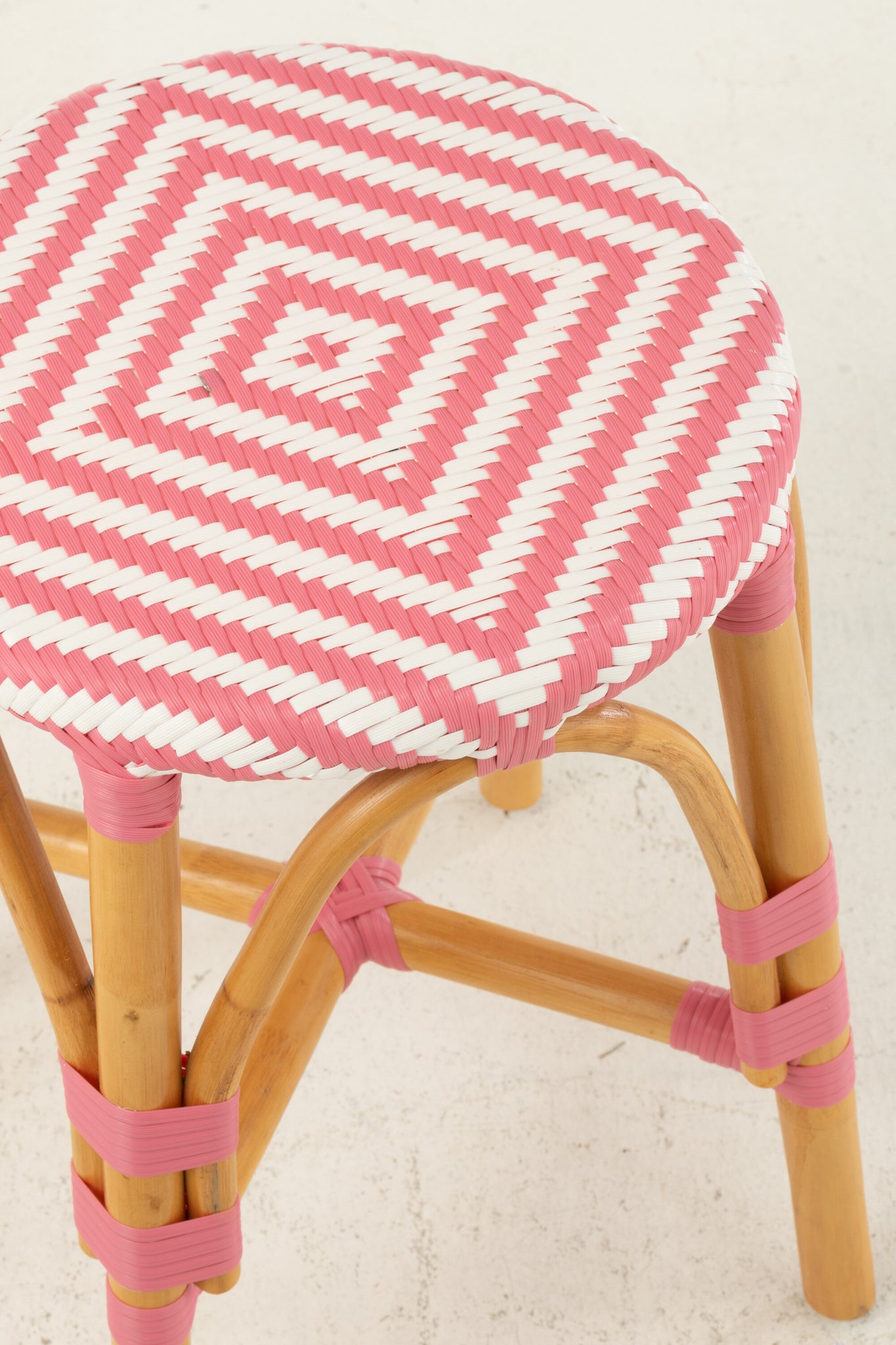 Rotan kruk roze/wit klein