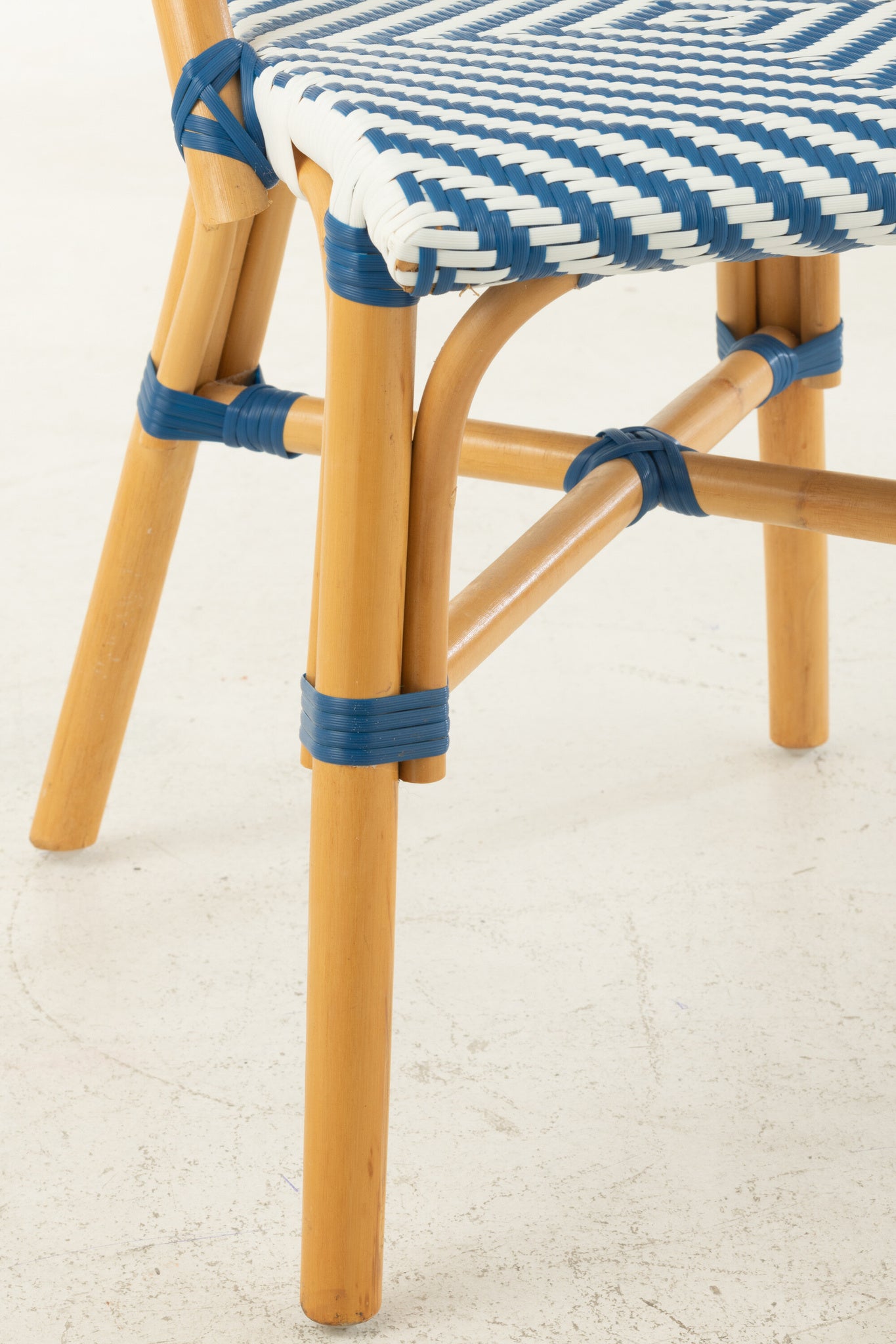 Eetkamerstoel rotan blauw/wit