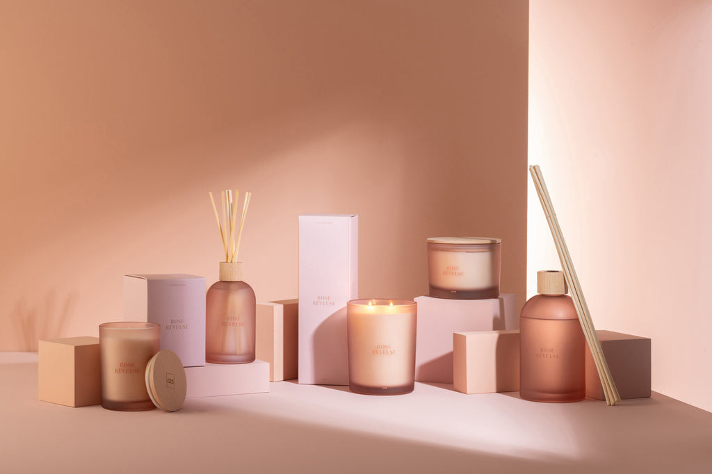 J-Line Scented Candle Accords Essentiels Rose Rêveuse - 28H:
