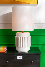 Witte keramische tafellamp
