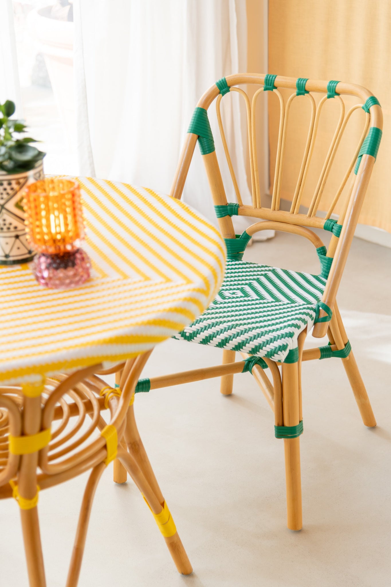Eettafel rotan geel/wit