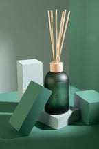 J-LINE REED DIFFUSER ACCORDS ESSENTIELS – BOIS GIVRÉ 550ML
